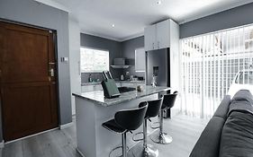 Milo'S Sky Grey Guest House - No Load Shedding